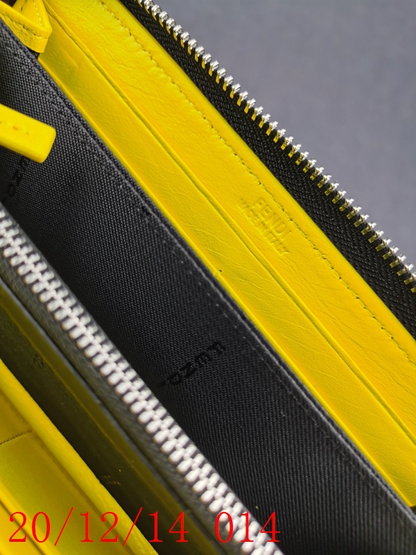 超激安ブランド財布偽物着用イメージ